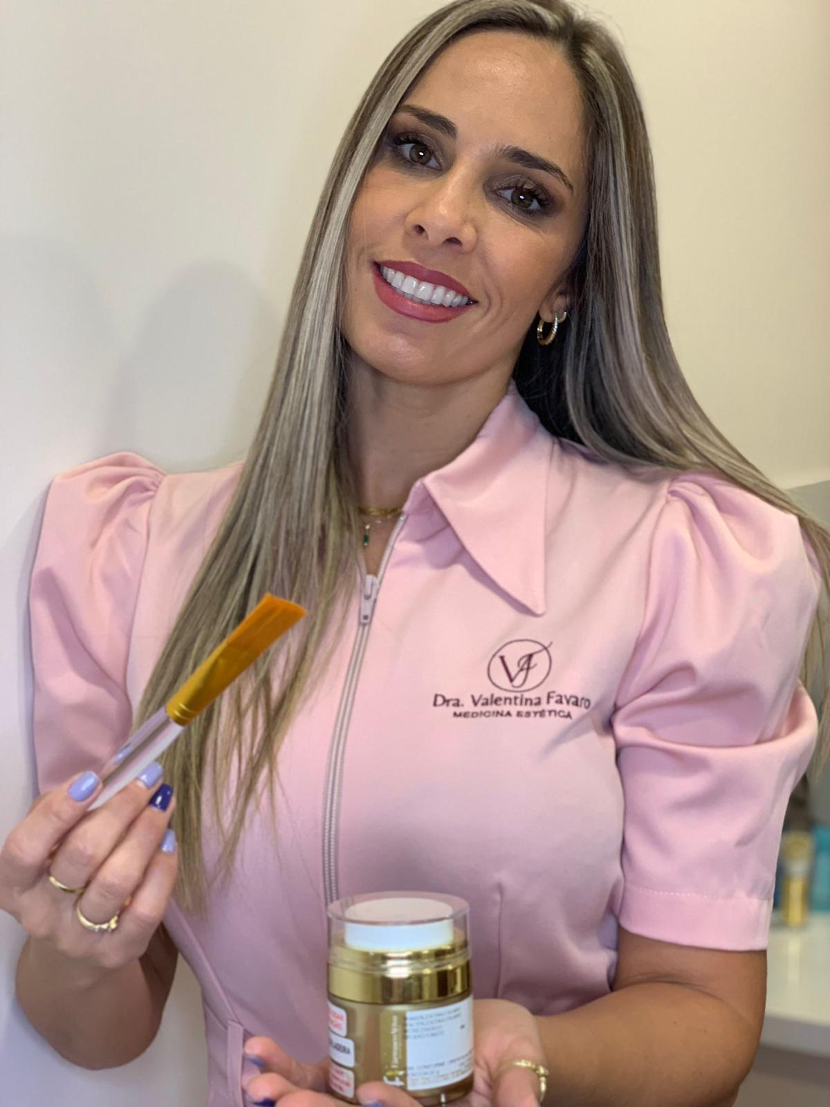 Productos y cuidados para limpieza facial profesional.
